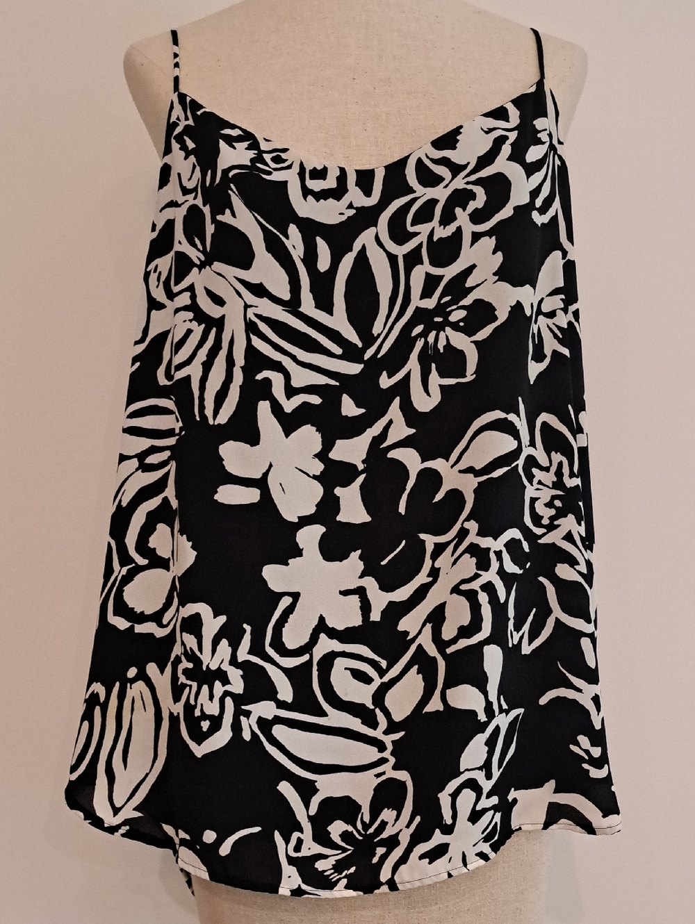 NWOT ANN TAYLOR LOFT Black and Ivory Floral Flowy Tank. Fully Lined. Sz L